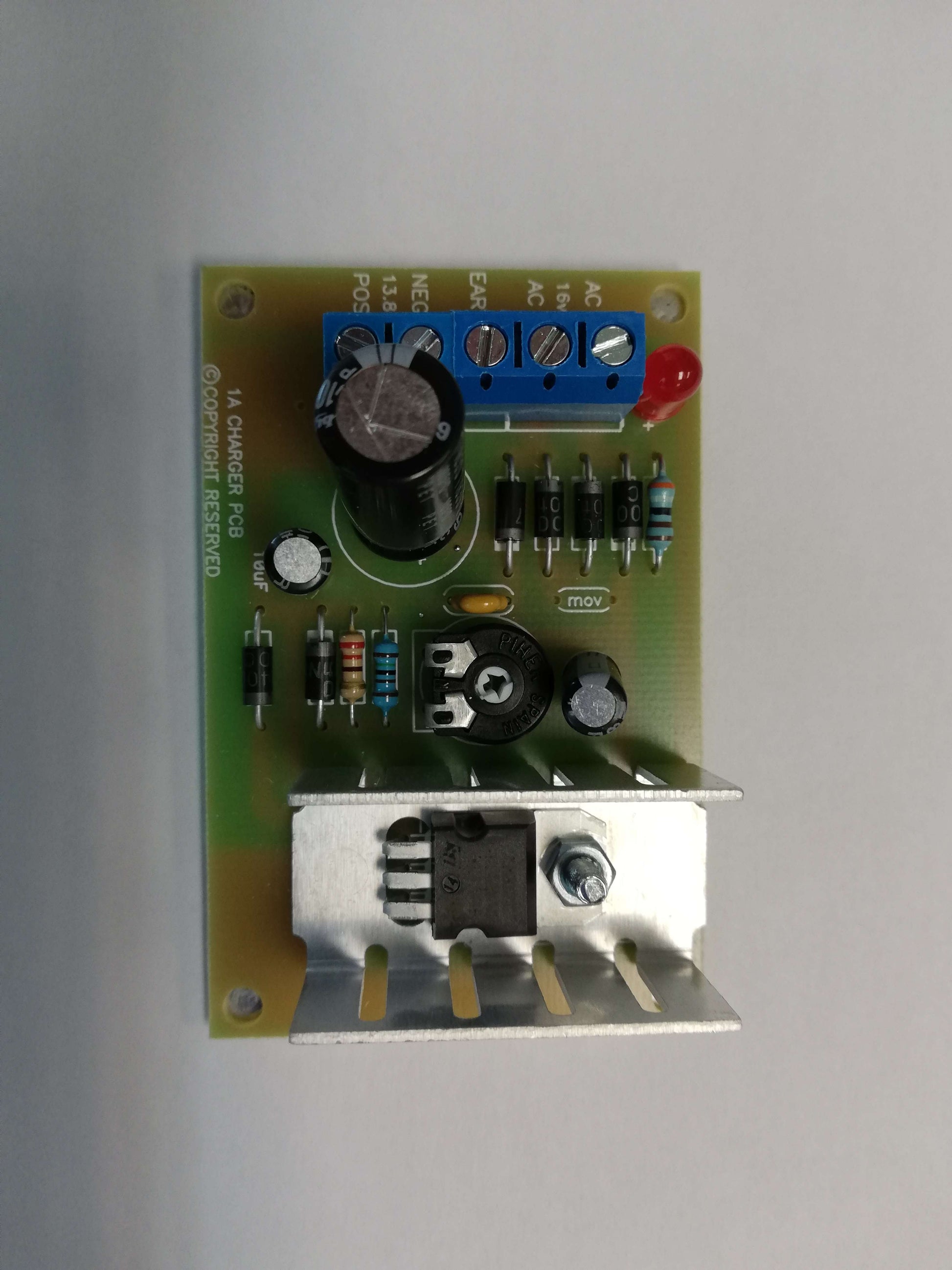 CEM 13,8V/1A LEAD ACID CHARGER - Power Supplies & Chargers -