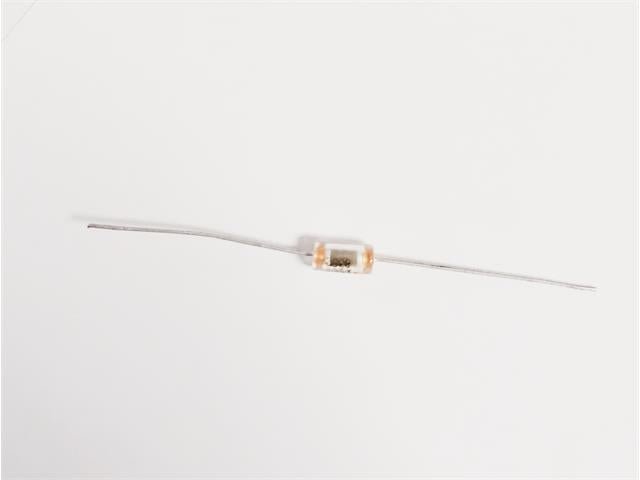 Z5U0104M5A1 - Capacitors -